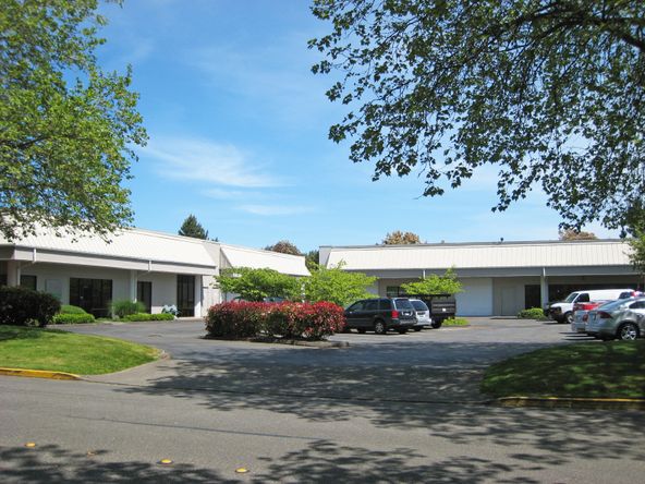 Redmond 152nd: 8810 152nd Ave NE, Redmond, WA 98052